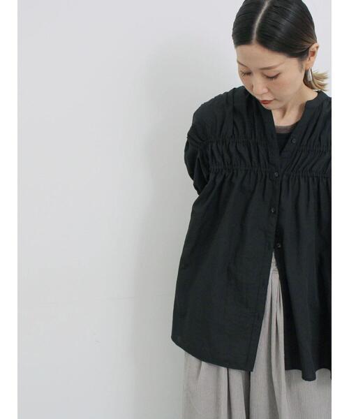 Samansa Mos2 blue(サマンサモスモスブルー)の「シャーリングチュニック(シャツ/ブラウス・レディース・レッド系その他/ブラック/ライトベージュ・F)」の2枚目の写真
