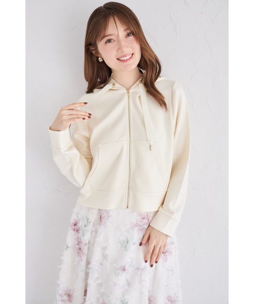 tocco closet(トッコ クローゼット)の「フラワーレース装飾ふんわりスフレタッチジップパーカー(パーカー・レディース・オフホワイト/ベージュ/ラベンダー・M)」の6枚目の写真
