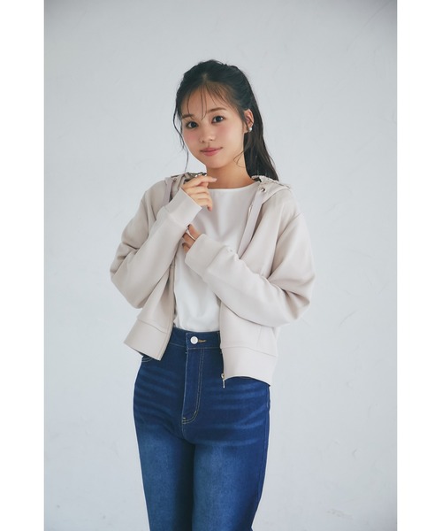 tocco closet(トッコ クローゼット)の「フラワーレース装飾ふんわりスフレタッチジップパーカー(パーカー・レディース・オフホワイト/ベージュ/ラベンダー・M)」の12枚目の写真