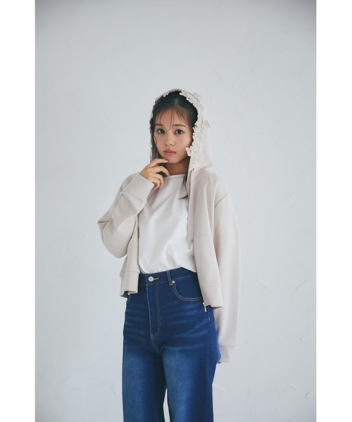 tocco closet(トッコ クローゼット)の「フラワーレース装飾ふんわりスフレタッチジップパーカー(パーカー・レディース・オフホワイト/ベージュ/ラベンダー・M)」の13枚目の写真