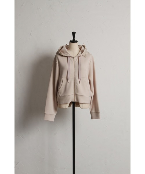 tocco closet(トッコ クローゼット)の「フラワーレース装飾ふんわりスフレタッチジップパーカー(パーカー・レディース・オフホワイト/ベージュ/ラベンダー・M)」の21枚目の写真