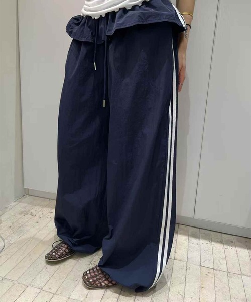 LYEON(リヨン)の「ウエストフリルレイヤードサイドラインパンツ(その他パンツ・レディース・ネイビー/ブラック/ボルドー・FREE)」の10枚目の写真
