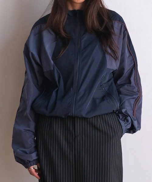 AKTE（アクテ）の「コントラストトラックジャケット（その他アウター・レディース・グレー系/ネイビー系・FREE）」の2枚目の写真