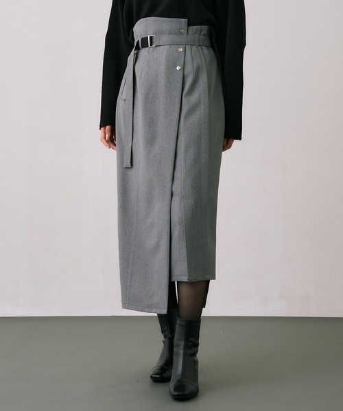 UNITED TOKYO（ユナイテッドトウキョウ）の「【WEB限定カラーあり】スリムエフェクトタイトスカート｜ウォッシャブル/防シワ/細見え/オフィスカジュアル/秋服/冬服（スカート・レディース・ブラック/ブルー/ブラウン/グレー/アイボリー・1/2/3）」の3枚目の写真