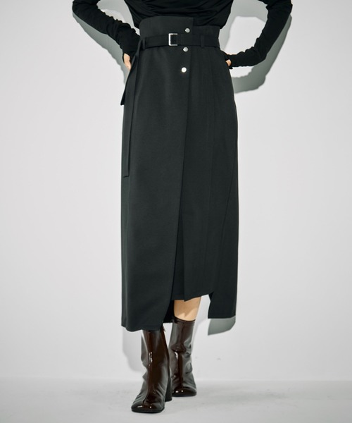 UNITED TOKYO（ユナイテッドトウキョウ）の「【WEB限定カラーあり】スリムエフェクトタイトスカート｜ウォッシャブル/防シワ/細見え/オフィスカジュアル/秋服/冬服（スカート・レディース・ブラック/ブルー/ブラウン/グレー/アイボリー・1/2/3）」の2枚目の写真