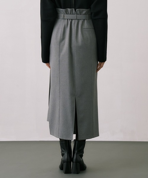 UNITED TOKYO（ユナイテッドトウキョウ）の「【WEB限定カラーあり】スリムエフェクトタイトスカート｜ウォッシャブル/防シワ/細見え/オフィスカジュアル/秋服/冬服（スカート・レディース・ブラック/ブルー/ブラウン/グレー/アイボリー・1/2/3）」の14枚目の写真