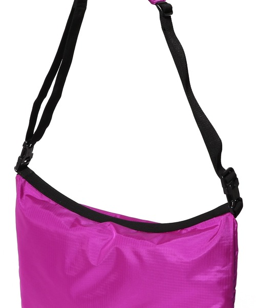 MARMOT(マーモット)の「Marmot / マルチパーパスバッグ《ESTNATION EXCLUSIVE》(ショルダーバッグ・レディース・ピンク/ブラック/カーキ/グレイッシュベージュ・FREE)」の7枚目の写真