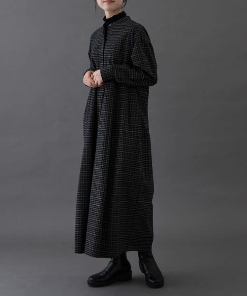 FORK&SPOON（フォークアンドスプーン）の「FORK&SPOON　タックデザインワンピース（ワンピース・レディース・ベージュ系その他/ブラック系その他・1/2）」の2枚目の写真