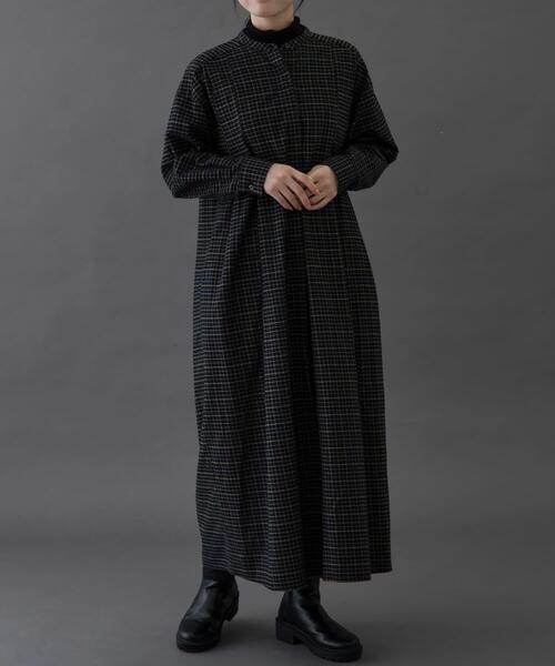 FORK&SPOON（フォークアンドスプーン）の「FORK&SPOON　タックデザインワンピース（ワンピース・レディース・ベージュ系その他/ブラック系その他・1/2）」の4枚目の写真