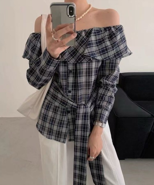 STAY MOTION（ステイモーション）の「【WEB限定】ウエストリボンチェック柄オフショルダートップス［大人 カジュアル 着回し力抜群］（シャツ/ブラウス・レディース・ブラウン/ネイビー・F）」の5枚目の写真