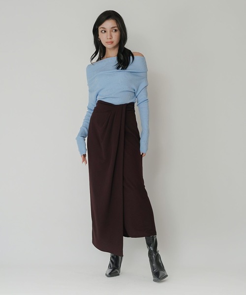 KINO THE KEI(キノザケイ)の「タック ドレープ タイトスカート ( セットアップ可 ) KINO THE KEI(スカート・レディース・ダークブラウン/ネイビー/サックスブルー・M/S)」の2枚目の写真