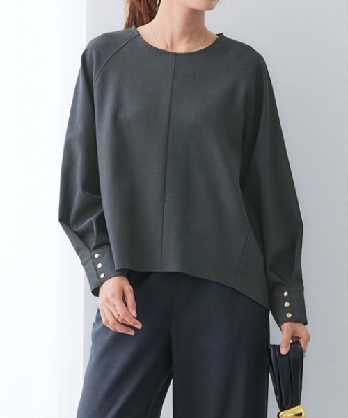 7days Life Styling(セブンデイズライフスタイリング)の「【あったか裏起毛】袖ゴールドボタンストレッチプルオーバーブラウス(シャツ/ブラウス・レディース・ブラック系/チャコール・M/L/LL/3L/4L)」の9枚目の写真
