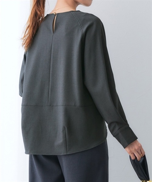 7days Life Styling(セブンデイズライフスタイリング)の「【あったか裏起毛】袖ゴールドボタンストレッチプルオーバーブラウス(シャツ/ブラウス・レディース・ブラック系/チャコール・M/L/LL/3L/4L)」の11枚目の写真