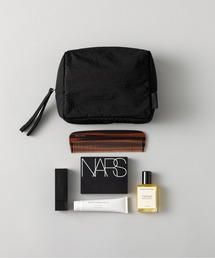 kuros'（クロス）の「【kuros’オリジナル】ふかふか塩縮ナイロン スクエアポーチ 黒 M（ポーチ）」