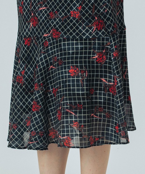 ROSE BUD（ローズバッド）の「(CREOLME)FLOWER PRINT SKIRT（スカート・レディース・イエロー/ブラック・ONE SIZE）」の7枚目の写真