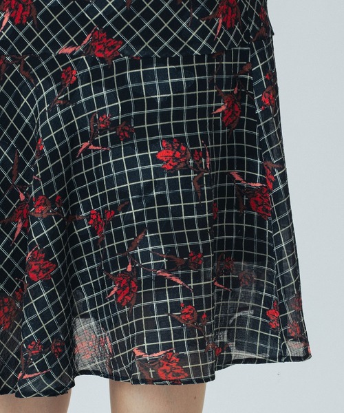 ROSE BUD（ローズバッド）の「(CREOLME)FLOWER PRINT SKIRT（スカート・レディース・イエロー/ブラック・ONE SIZE）」の6枚目の写真