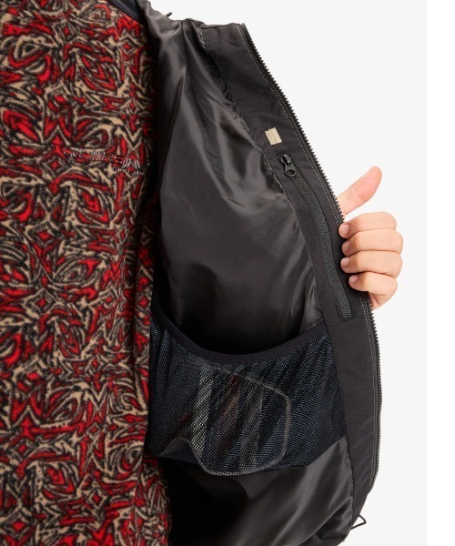 Quiksilver（クイックシルバー）の「HIGH IN THE HOOD JK/クイックシルバーナイロンジャケット（マウンテンパーカー・メンズ・ブラック/ベージュ/レッド・MEDIUM/LARGE/X-LARGE/X-SMALL/SMALL）」の20枚目の写真