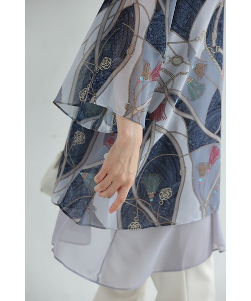 重なるデザインのスカーフ柄エアリーチュニック（チュニック）｜CAWAII