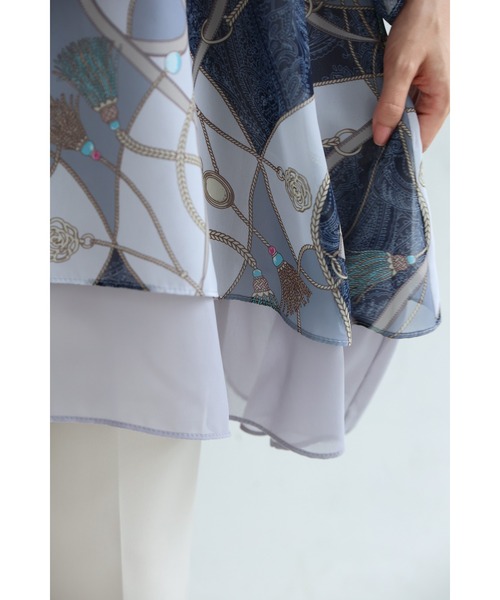 重なるデザインのスカーフ柄エアリーチュニック（チュニック）｜CAWAII