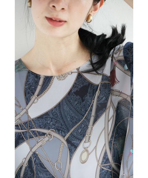 重なるデザインのスカーフ柄エアリーチュニック（チュニック）｜CAWAII