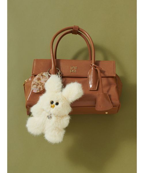 SNIDEL(スナイデル)の「フラップボストンバッグ(ボストンバッグ・レディース・アイボリー/ブラック/キャメル/イエロー・F)」の4枚目の写真