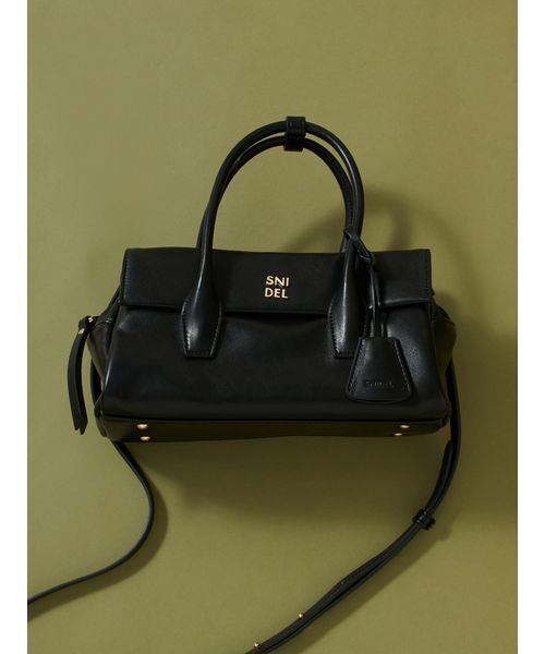 SNIDEL(スナイデル)の「フラップボストンバッグ(ボストンバッグ・レディース・アイボリー/ブラック/キャメル/イエロー・F)」の7枚目の写真