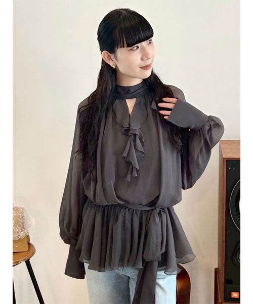 LILY BROWN（リリーブラウン）の「ドレープフリルセットアップ