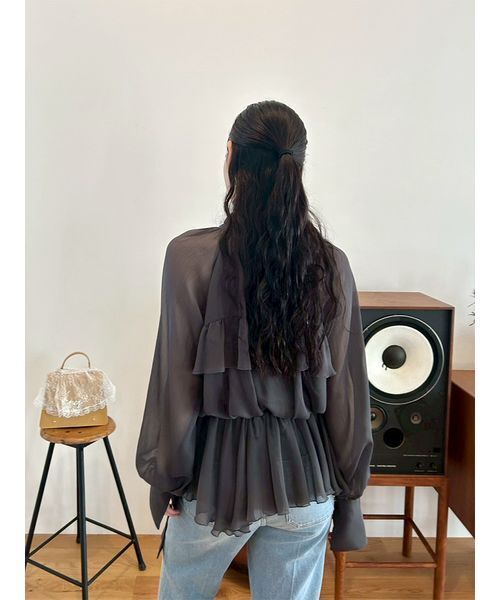 LILY BROWN（リリーブラウン）の「ドレープフリルセットアップ