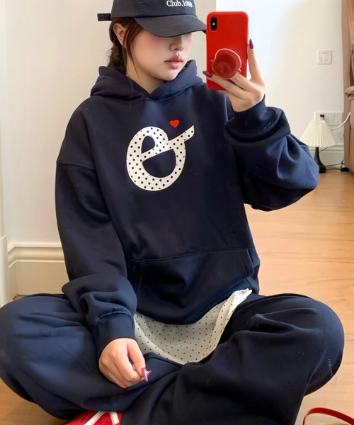 セール】ドット柄ワッペン刺繍ロゴオーバーサイズパーカー（パーカー