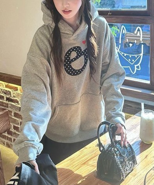 セール】ドット柄ワッペン刺繍ロゴオーバーサイズパーカー（パーカー