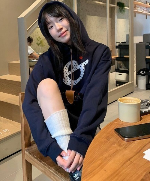 SHEENA(シーナ)の「ドット柄ワッペン刺繍ロゴオーバーサイズパーカー(パーカー・レディース・ネイビー/グレー・M)」の19枚目の写真