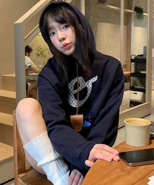 SHEENA(シーナ)の「ドット柄ワッペン刺繍ロゴオーバーサイズパーカー(パーカー・レディース・ネイビー/グレー・M)」の20枚目の写真