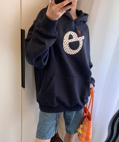 SHEENA(シーナ)の「ドット柄ワッペン刺繍ロゴオーバーサイズパーカー(パーカー・レディース・ネイビー/グレー・M)」の21枚目の写真