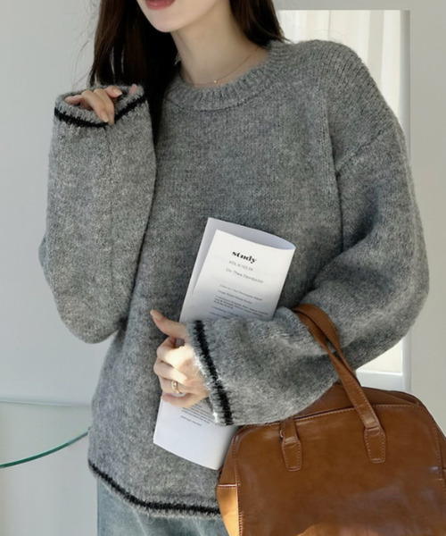 Ada.（エイダ）の「配色ライン クルーネック ふわもこ ニット（ニット/セーター・レディース・グレー/アイボリー/ネイビー/ブラウン・FREE）」の5枚目の写真