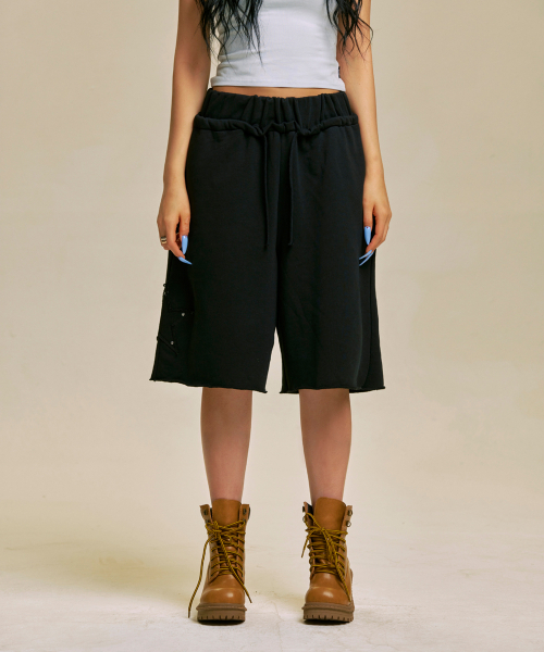 GILAARCHIVE(ギラアーカイブ)の「STAR PATCH BERMUDA SWEAT SHORTS_BK(その他パンツ・レディース・その他・FREE)」の1枚目の写真