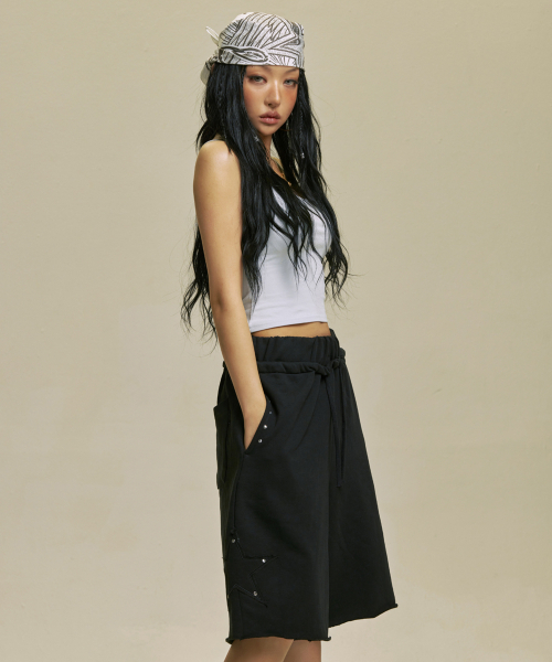 GILAARCHIVE(ギラアーカイブ)の「STAR PATCH BERMUDA SWEAT SHORTS_BK(その他パンツ・レディース・その他・FREE)」の2枚目の写真