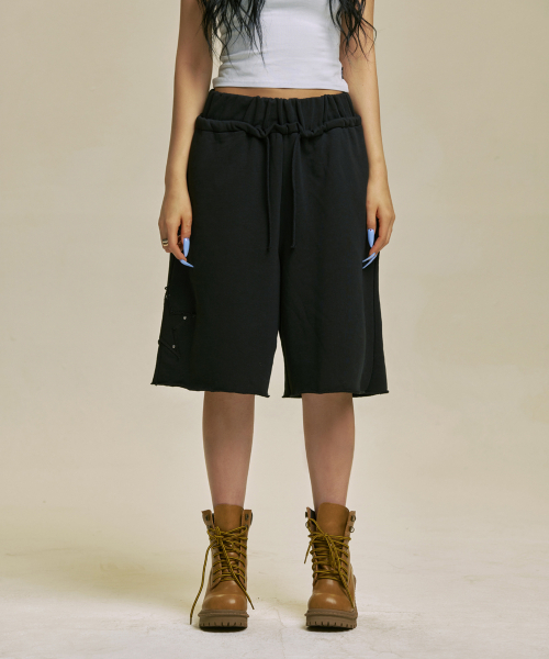 GILAARCHIVE(ギラアーカイブ)の「STAR PATCH BERMUDA SWEAT SHORTS_BK(その他パンツ・レディース・その他・FREE)」の3枚目の写真