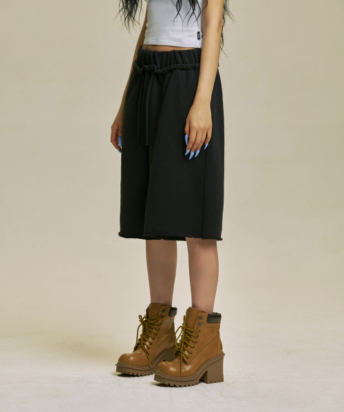 GILAARCHIVE(ギラアーカイブ)の「STAR PATCH BERMUDA SWEAT SHORTS_BK(その他パンツ・レディース・その他・FREE)」の4枚目の写真