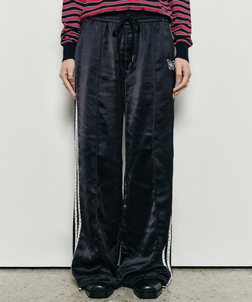 NICK&NICOLE(ニックアンドニコール)の「DOT DOUBLE LINE SATIN PANTS_BLACK(スウェットパンツ・レディース・その他・FREE)」の2枚目の写真