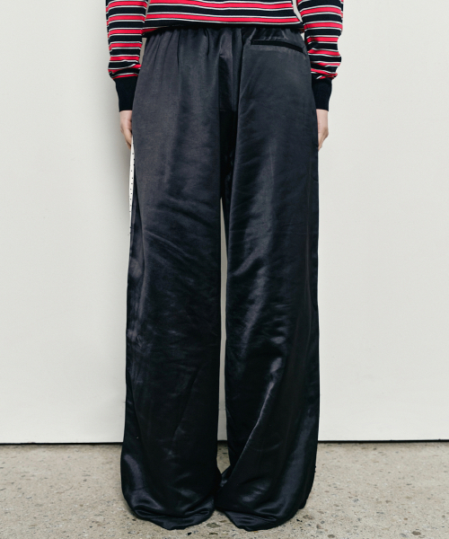 NICK&NICOLE(ニックアンドニコール)の「DOT DOUBLE LINE SATIN PANTS_BLACK(スウェットパンツ・レディース・その他・FREE)」の3枚目の写真