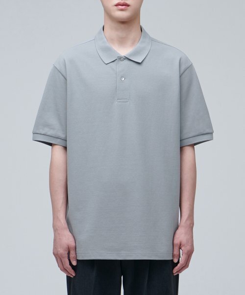 MUSINSA STANDARD（ムシンサスタンダード）の「リラックスフィットピケポロシャツ[ライトグレー]（ポロシャツ・メンズ・その他・SMALL/MEDIUM/LARGE/X-LARGE/XX-LARGE）」の2枚目の写真