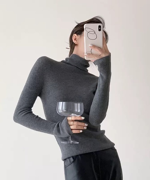 VIBGYOR（ヴィブジョー）の「【EIZZ/アイズ】ハイゲージ タートルネック タイトフィット ニット（ニット/セーター・レディース・チャコール/ブラウン/ブラック/オフホワイト/グレー/ブルー・FREE）」の17枚目の写真