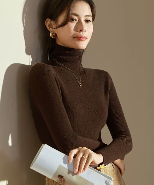 VIBGYOR（ヴィブジョー）の「【EIZZ/アイズ】ハイゲージ タートルネック タイトフィット ニット（ニット/セーター・レディース・チャコール/ブラウン/ブラック/オフホワイト/グレー/ブルー・FREE）」の19枚目の写真