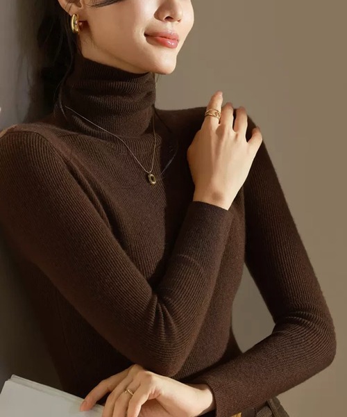 VIBGYOR（ヴィブジョー）の「【EIZZ/アイズ】ハイゲージ タートルネック タイトフィット ニット（ニット/セーター・レディース・チャコール/ブラウン/ブラック/オフホワイト/グレー/ブルー・FREE）」の20枚目の写真