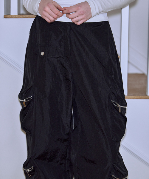 ROSEFRANTZ（ロゼフランツ）の「Two-way Nylon Pocket Pants [Black]（スウェットパンツ・レディース・ブラック・FREE）」の2枚目の写真
