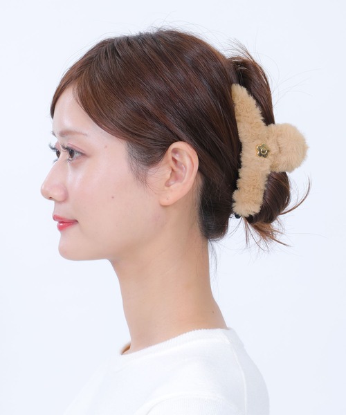 MARY QUANT(マリークワント)の「エコファー バンスクリップ(バレッタ/ヘアクリップ・レディース・ブルーグレー/アイボリー/ベージュ/ピンク・FREE)」の1枚目の写真