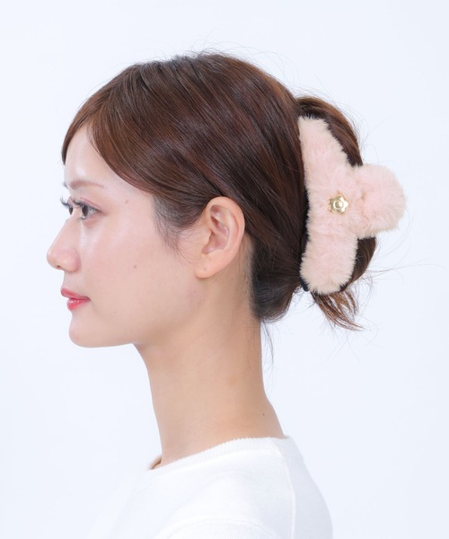 MARY QUANT(マリークワント)の「エコファー バンスクリップ(バレッタ/ヘアクリップ・レディース・ブルーグレー/アイボリー/ベージュ/ピンク・FREE)」の4枚目の写真
