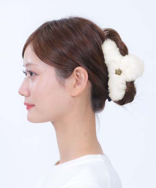 MARY QUANT(マリークワント)の「エコファー バンスクリップ(バレッタ/ヘアクリップ・レディース・ブルーグレー/アイボリー/ベージュ/ピンク・FREE)」の2枚目の写真