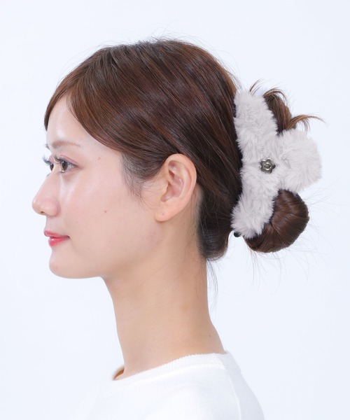 MARY QUANT(マリークワント)の「エコファー バンスクリップ(バレッタ/ヘアクリップ・レディース・ブルーグレー/アイボリー/ベージュ/ピンク・FREE)」の3枚目の写真