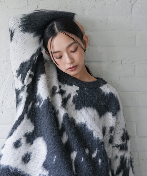mili an deni（ミリアンデニ）の「カウ柄シャギーニットプルオーバー（ニット/セーター・レディース・チャコールグレー/ブラウン・M）」の3枚目の写真